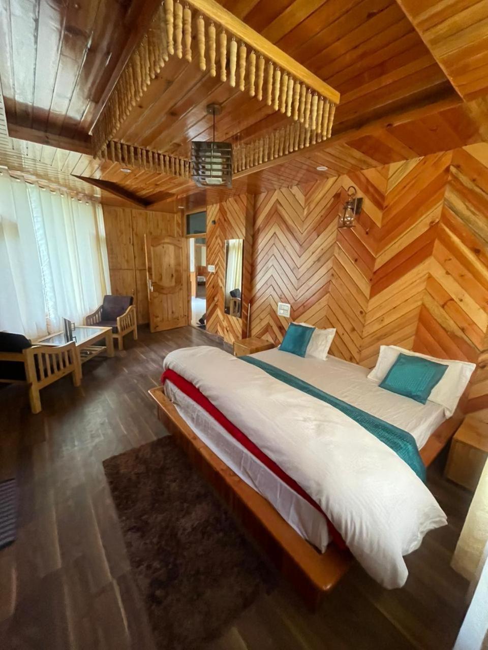 Shangri-La Rooms & Restaurant Касоль Екстер'єр фото